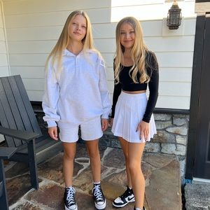 Meet your Posher, Chloe and Summer!